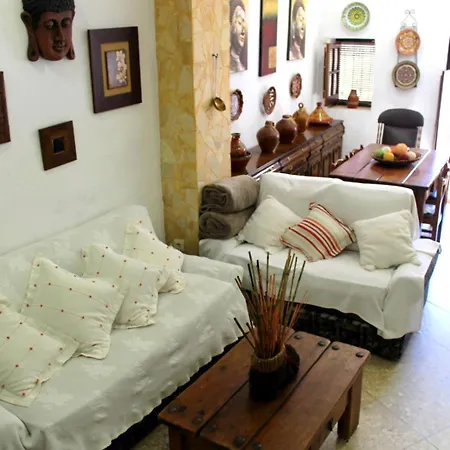 Typical Andalusian House In The Center Of / Casa Tipica Andaluza En El Centro De Ronda. Ronda